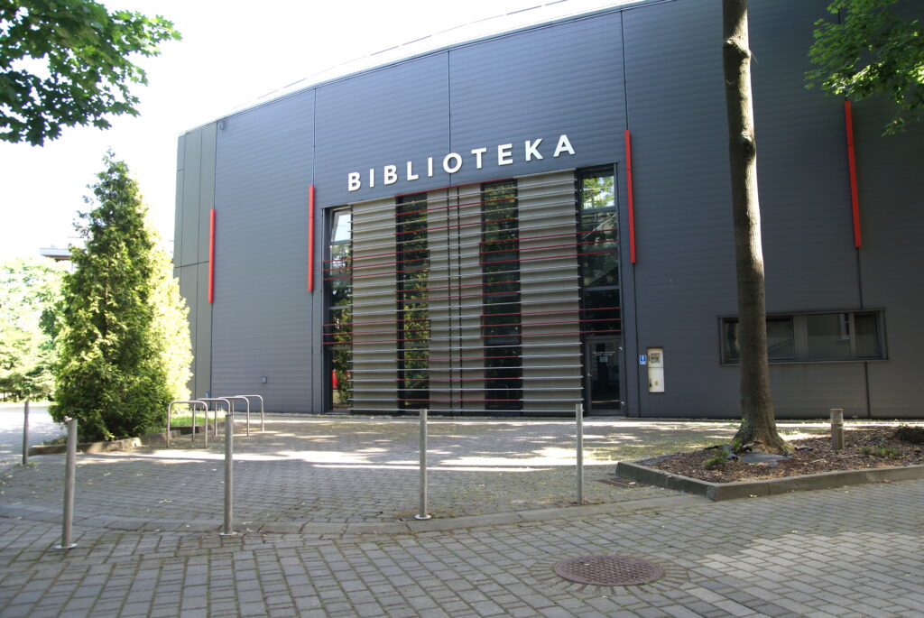 Ściana frontowa budynku Biblioteki.